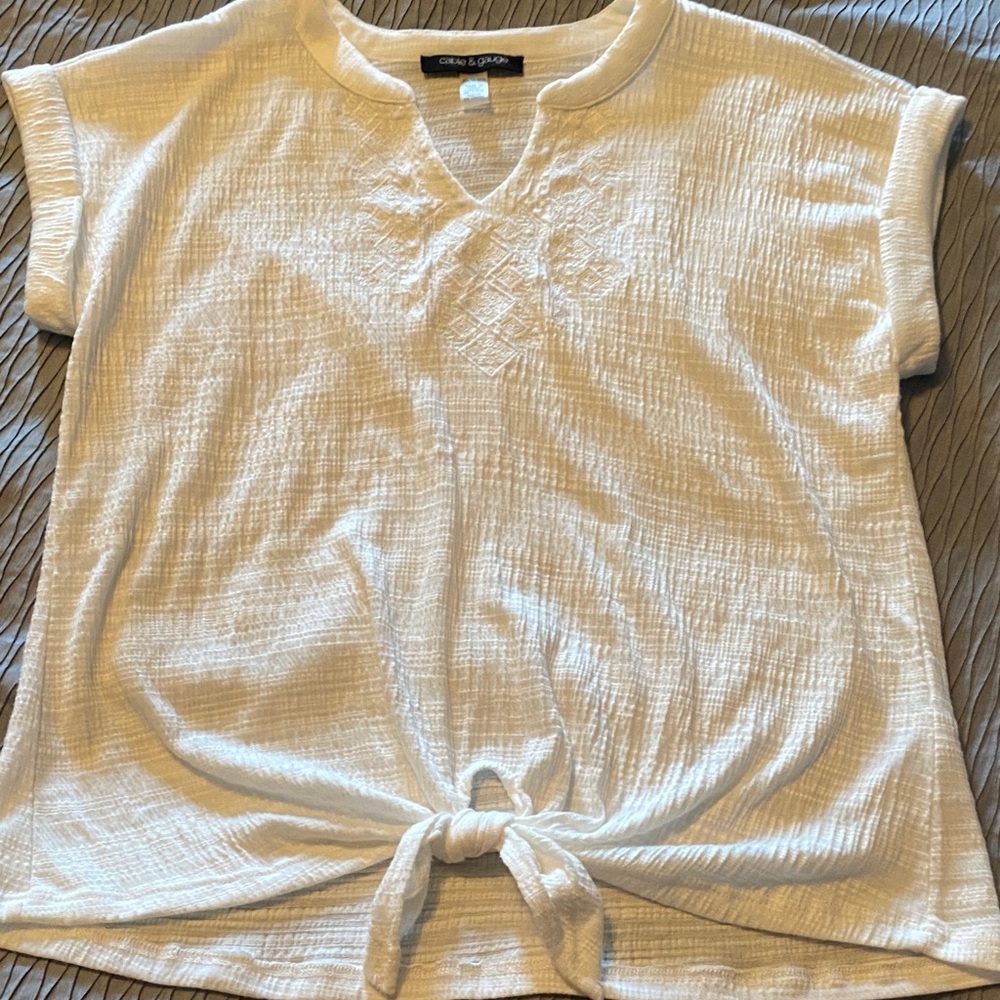 Cable & Gauge White Textured Tie-Front Blouse